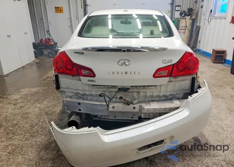 2015 Infiniti Q40 z USA, uszkodzony, nr VIN JN1CV6AR6FM524563